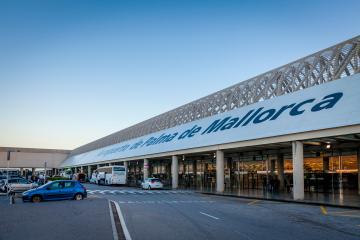 Detenido en el aeropuerto de Palma británico acusado de violar a su novia en hotel de Mallorca