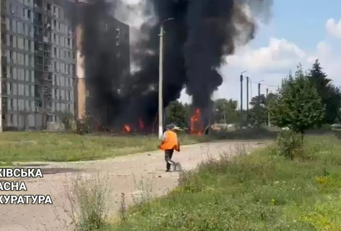 El edificio de gran altura estaba en llamas después del ataque con misiles que hirió a 38