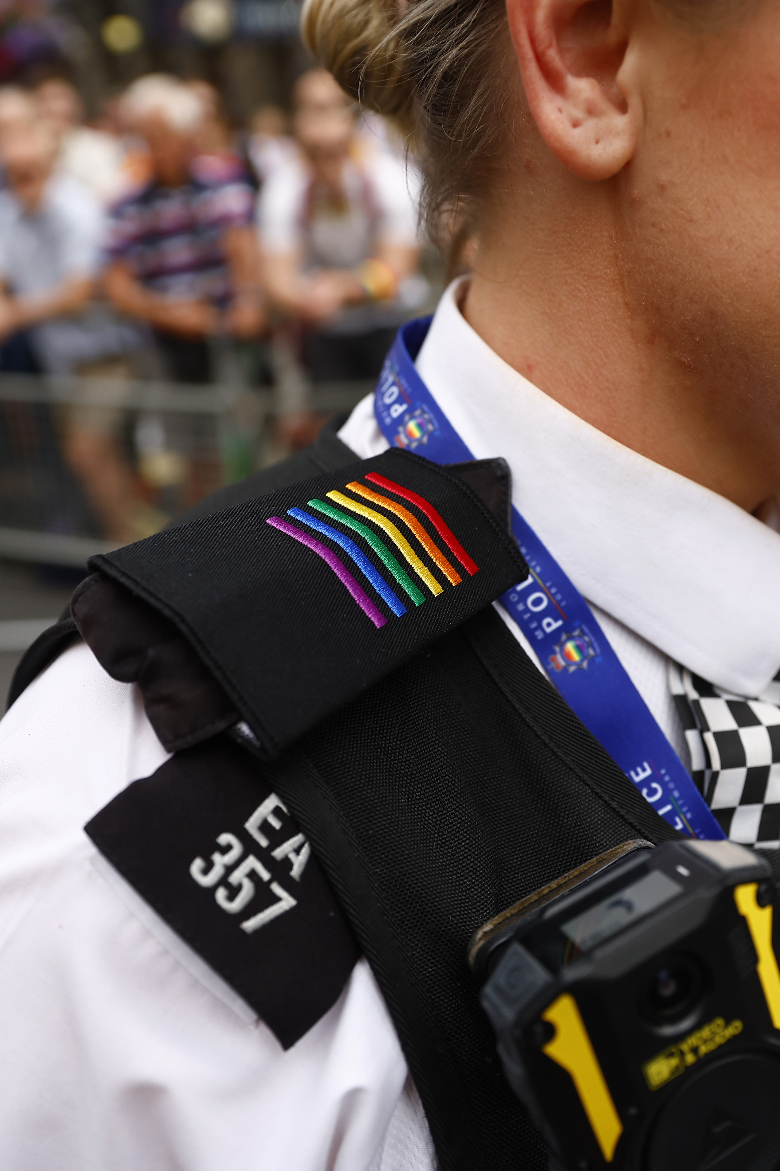 El Met les dijo a los oficiales que se deshicieran del emblema de Thin Blue Line mientras trabajaban en las celebraciones del Orgullo.